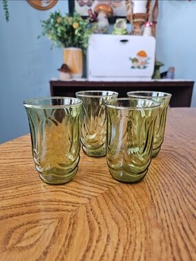 *3* Tulip Glasses For ABBEY